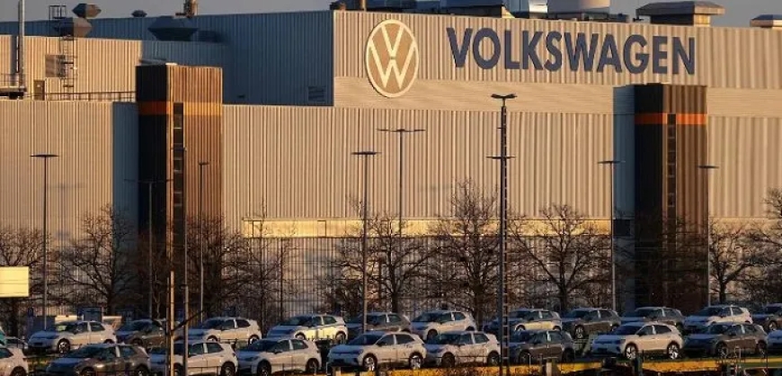 Volkswagen zatvara farbiku, radnici na ulicama