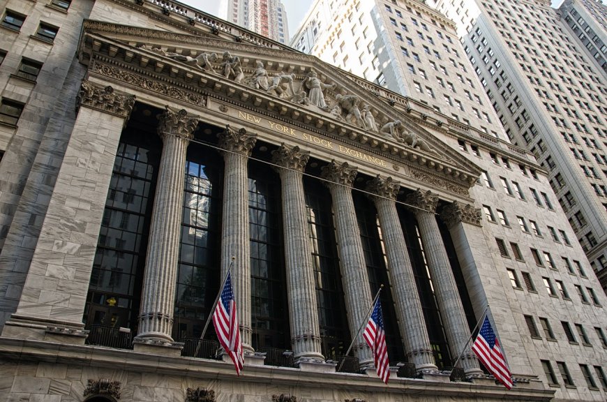Wall Street pod pritiskom: Inflacija i mješoviti poslovni rezultati unose nesigurnost među investitore