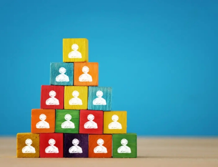 Organizacije bez hijerarhije: mit, moda ili budućnost rada?